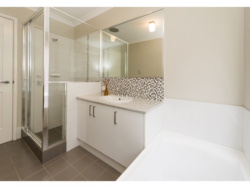 2/458 Kalamunda Road, High Wycombe WA 6057