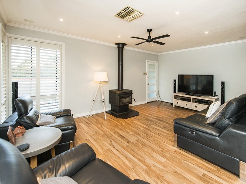 3 Kalbarri Street, Lesmurdie WA 6076