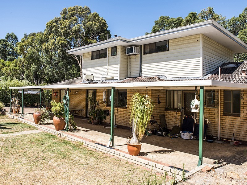 44 Hinkler Road, Kalamunda WA 6076