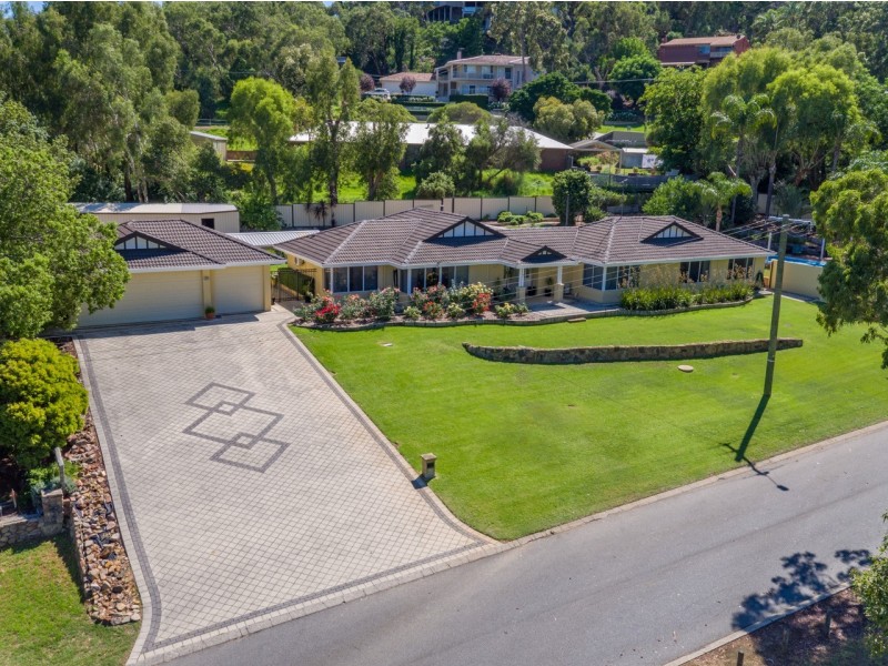 17 The Boulevard, Gooseberry Hill WA 6076