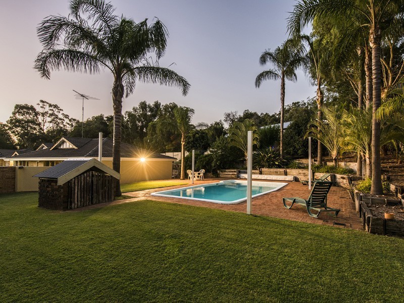 17 The Boulevard, Gooseberry Hill WA 6076