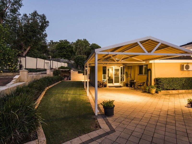 17 The Boulevard, Gooseberry Hill WA 6076