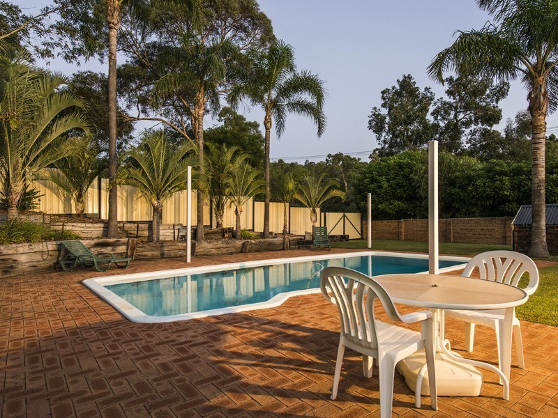 17 The Boulevard, Gooseberry Hill WA 6076