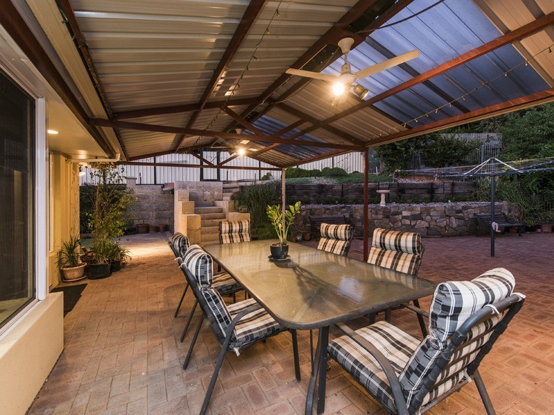 17 The Boulevard, Gooseberry Hill WA 6076