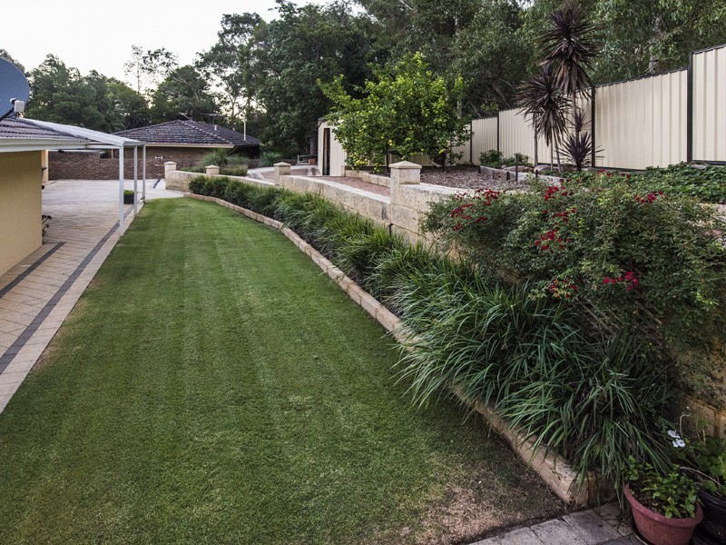 17 The Boulevard, Gooseberry Hill WA 6076