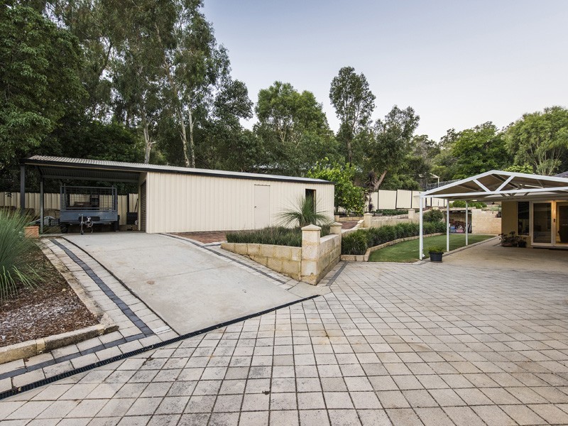 17 The Boulevard, Gooseberry Hill WA 6076