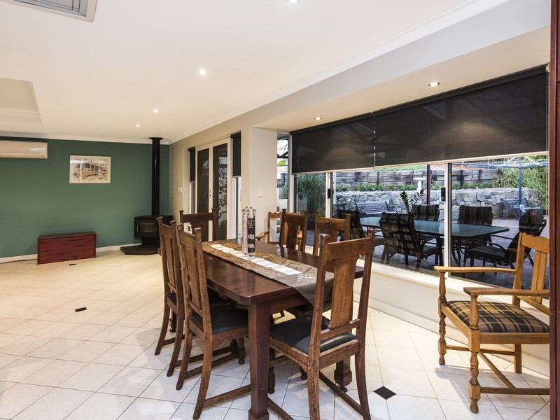 17 The Boulevard, Gooseberry Hill WA 6076