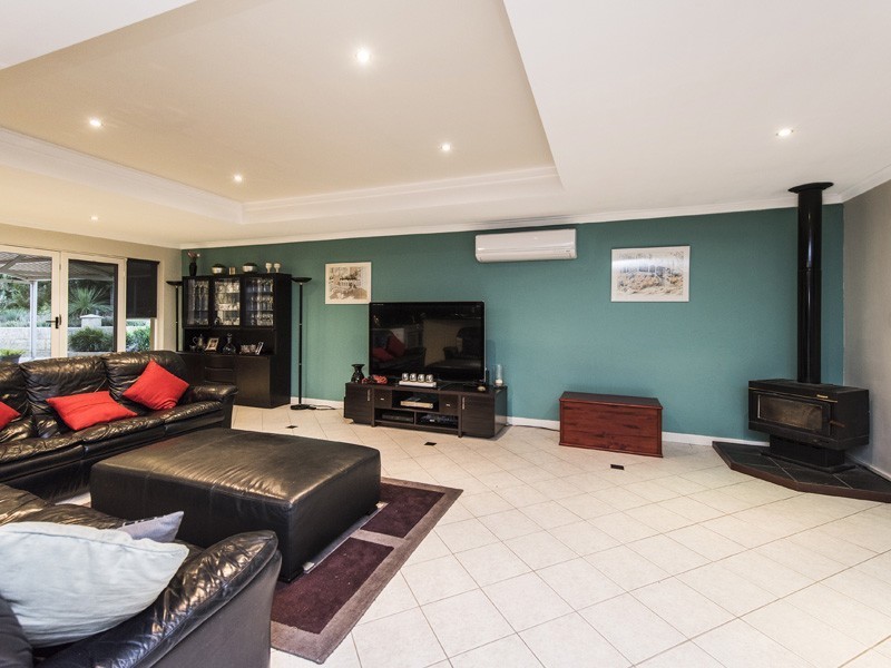 17 The Boulevard, Gooseberry Hill WA 6076