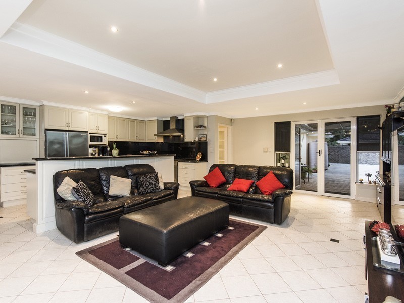 17 The Boulevard, Gooseberry Hill WA 6076