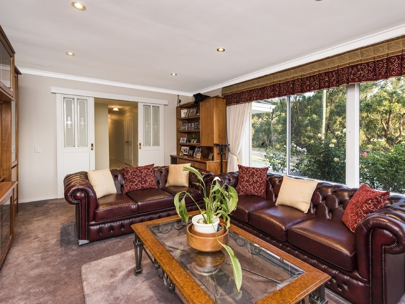 17 The Boulevard, Gooseberry Hill WA 6076