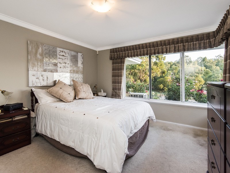 17 The Boulevard, Gooseberry Hill WA 6076