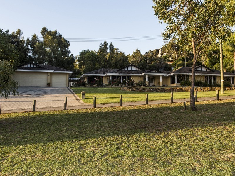 17 The Boulevard, Gooseberry Hill WA 6076