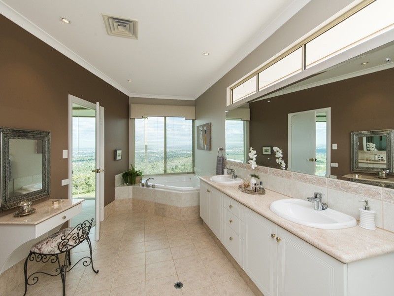 21 Ford Road, Lesmurdie WA 6076