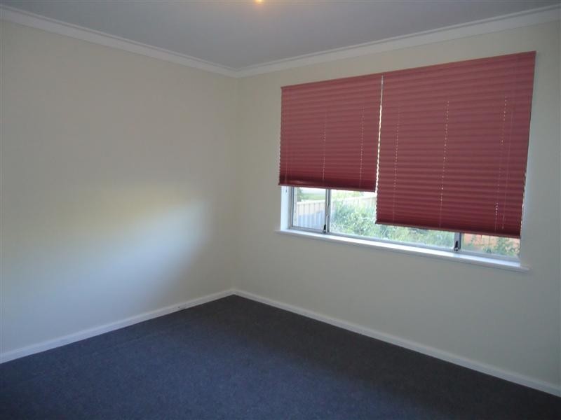 8 Cumberland Road, Forrestfield WA 6058