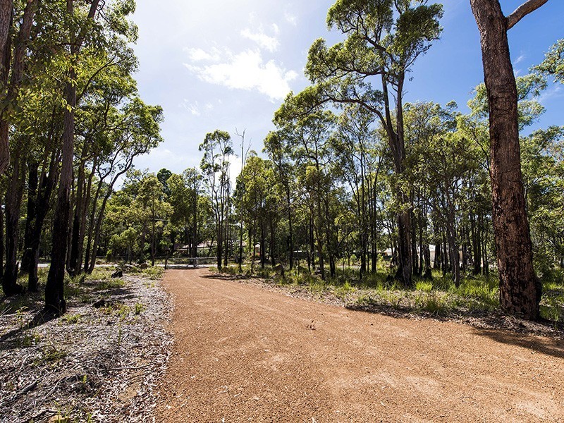 20 Reeds Road, Carmel WA 6076