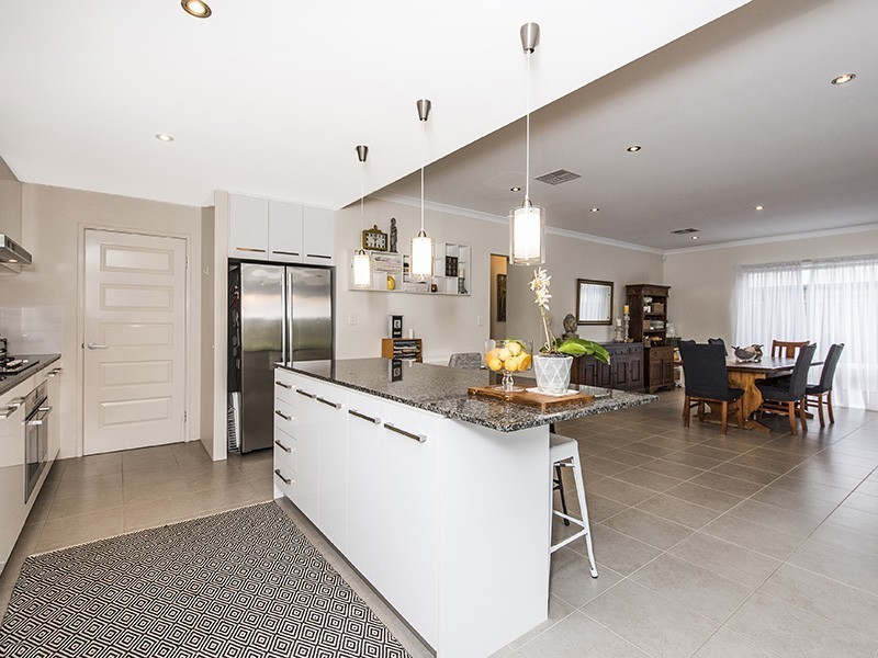 8 Longview Way, The Vines WA 6069