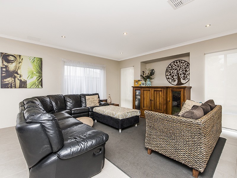 8 Longview Way, The Vines WA 6069
