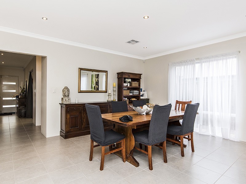 8 Longview Way, The Vines WA 6069