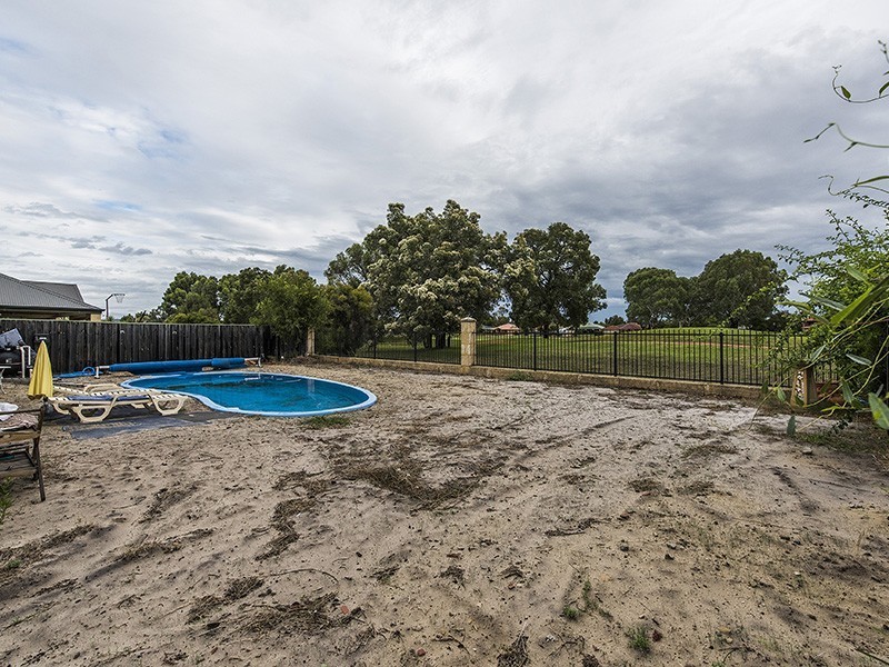 8 Longview Way, The Vines WA 6069