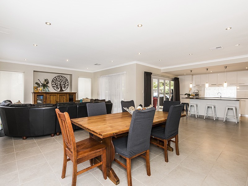 8 Longview Way, The Vines WA 6069