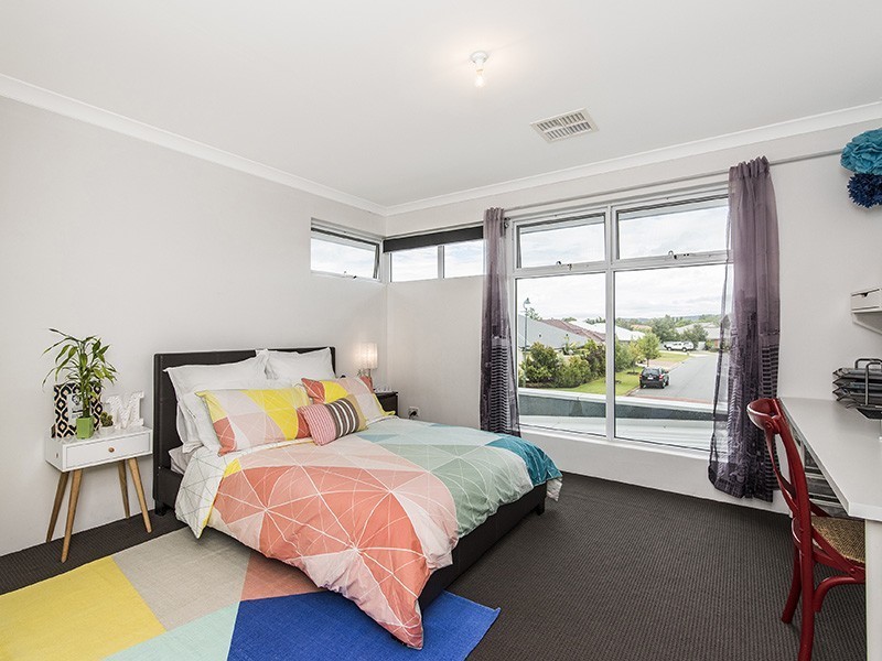 8 Longview Way, The Vines WA 6069