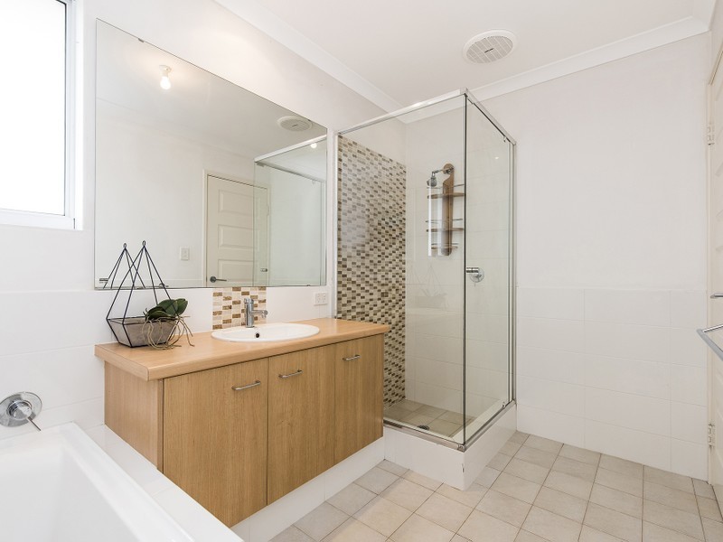 8 Longview Way, The Vines WA 6069