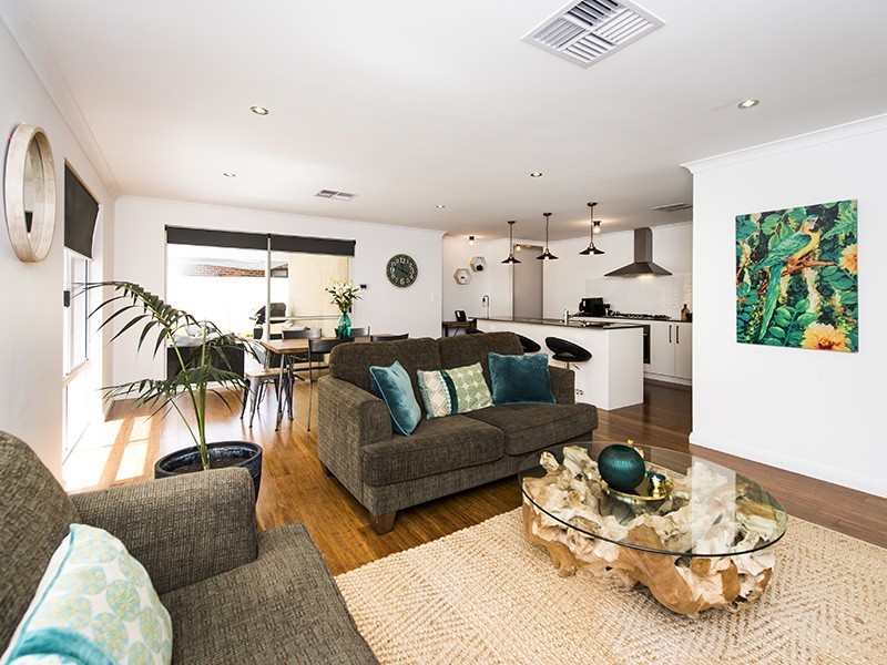 6 Gilba Place, Maida Vale WA 6057