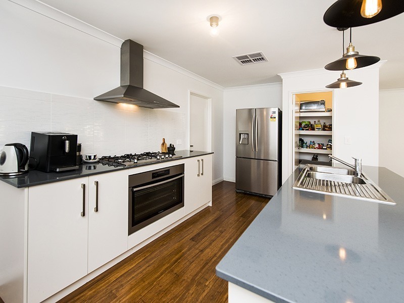 6 Gilba Place, Maida Vale WA 6057