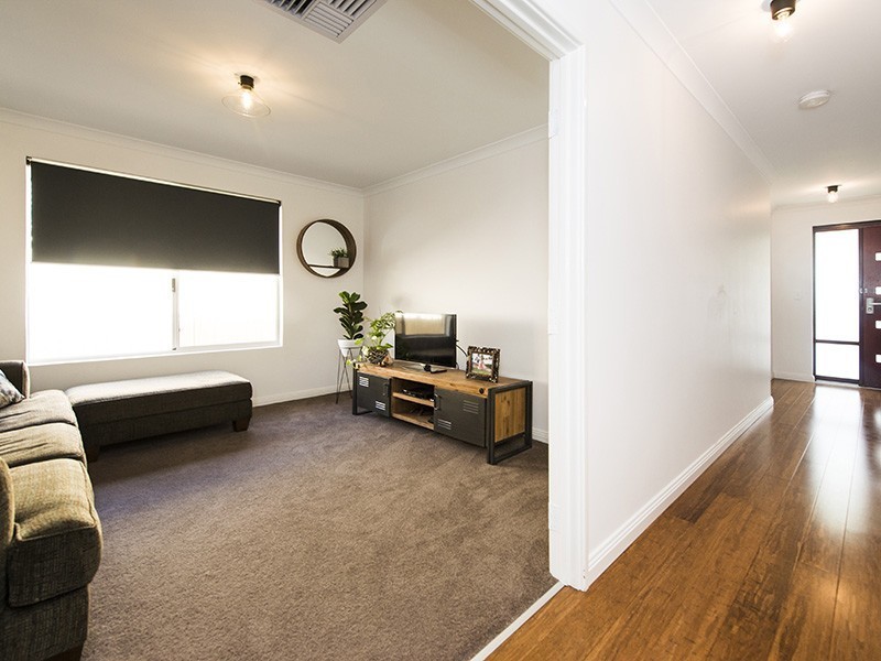 6 Gilba Place, Maida Vale WA 6057
