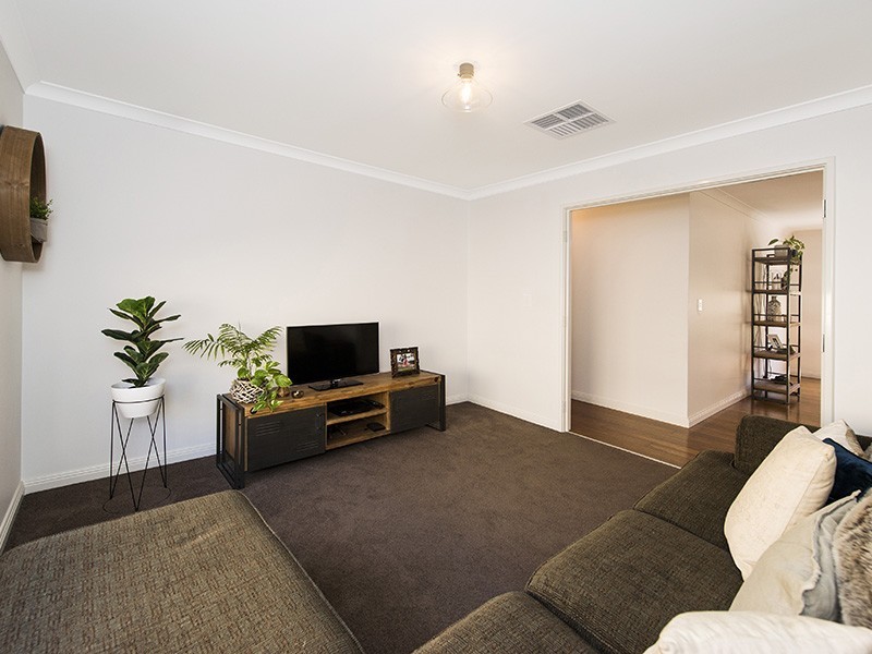 6 Gilba Place, Maida Vale WA 6057