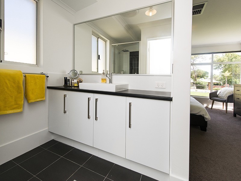 6 Gilba Place, Maida Vale WA 6057