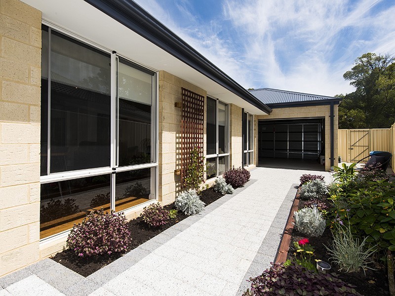 6 Gilba Place, Maida Vale WA 6057