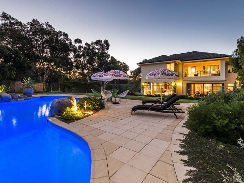 16 John Farrant Drive, Gooseberry Hill WA 6076