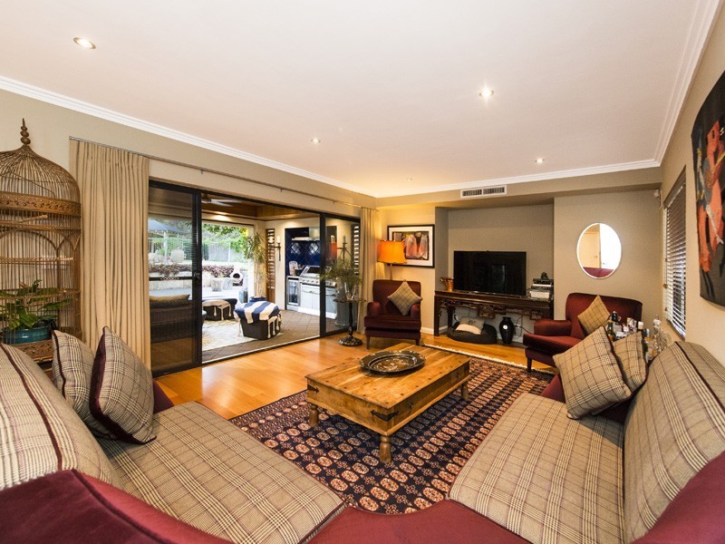 16 John Farrant Drive, Gooseberry Hill WA 6076