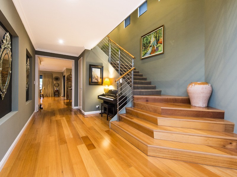 16 John Farrant Drive, Gooseberry Hill WA 6076