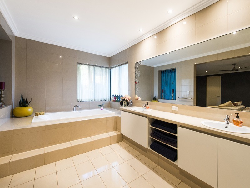 16 John Farrant Drive, Gooseberry Hill WA 6076