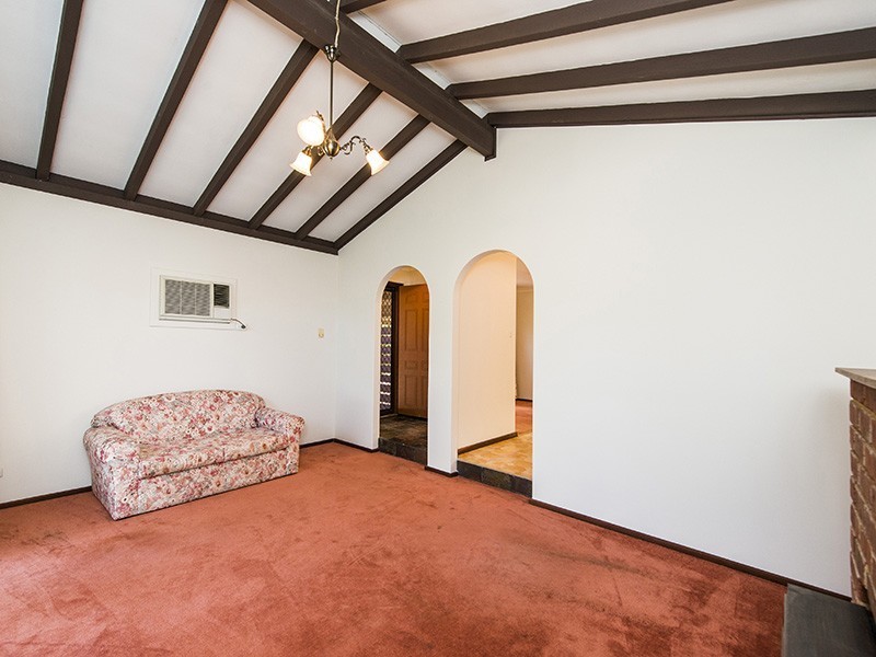12 Essex Street, Forrestfield WA 6058