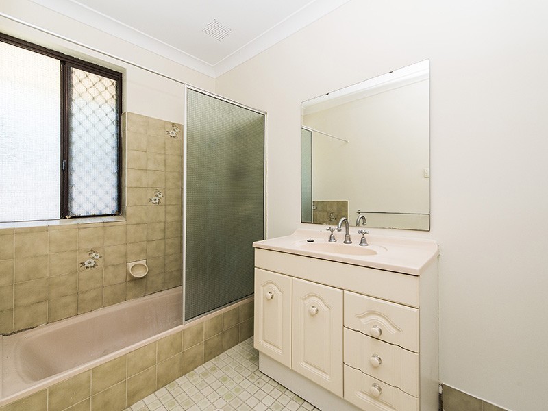 12 Essex Street, Forrestfield WA 6058
