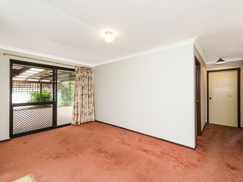 12 Essex Street, Forrestfield WA 6058