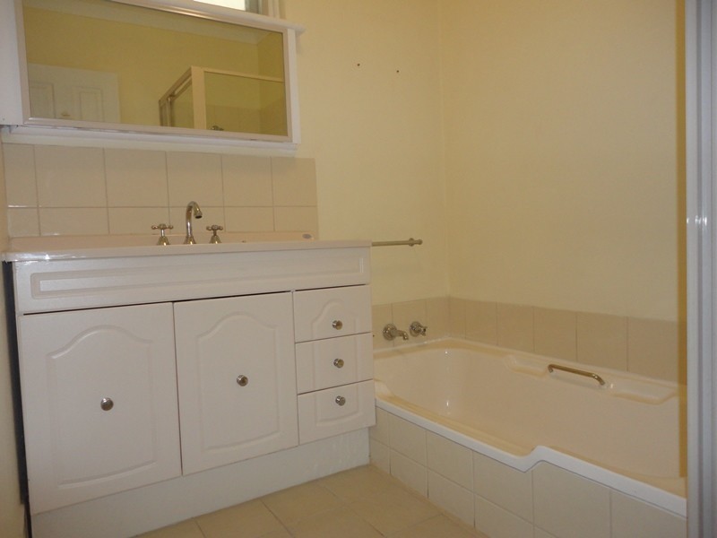 2 Traylen Road, Kalamunda WA 6076