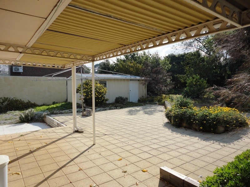 2 Traylen Road, Kalamunda WA 6076