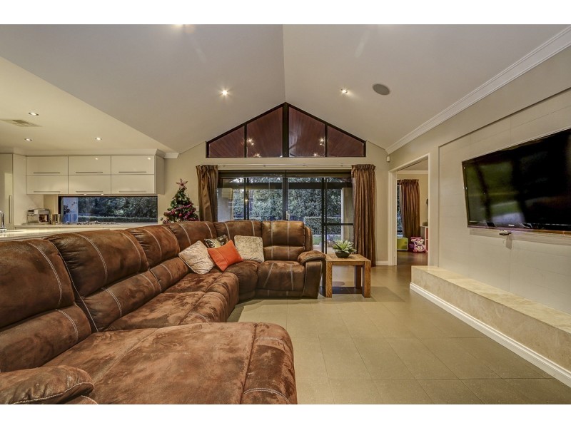 20 Woodview Retreat, Lesmurdie WA 6076