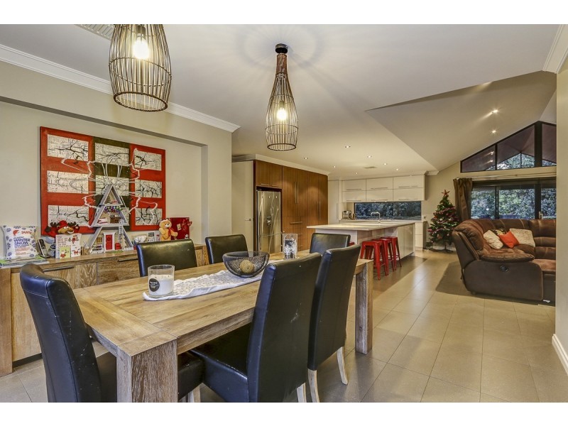 20 Woodview Retreat, Lesmurdie WA 6076