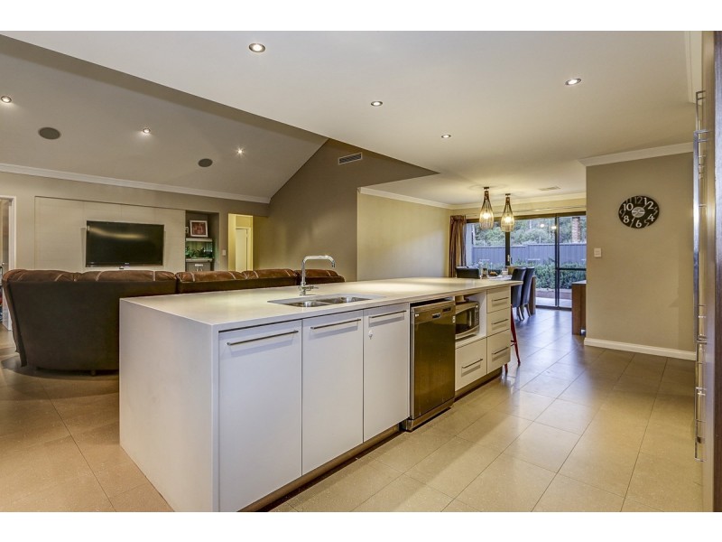 20 Woodview Retreat, Lesmurdie WA 6076