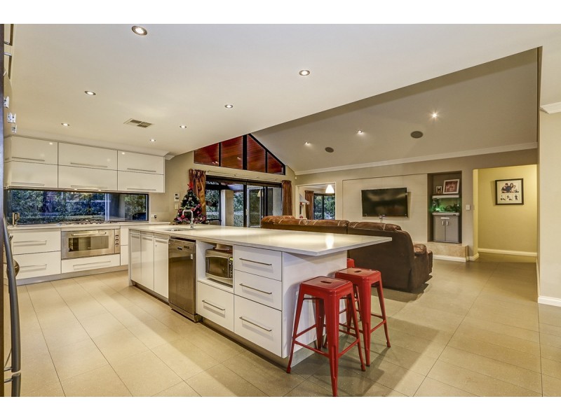 20 Woodview Retreat, Lesmurdie WA 6076