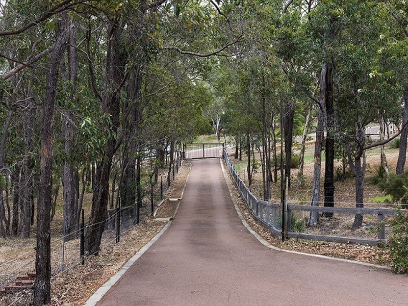 114 John Farrant Drive, Gooseberry Hill WA 6076