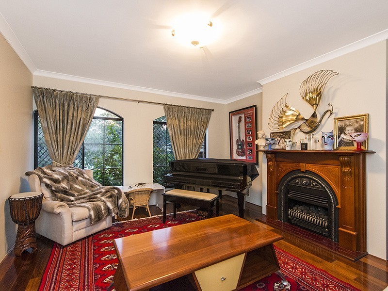 114 John Farrant Drive, Gooseberry Hill WA 6076