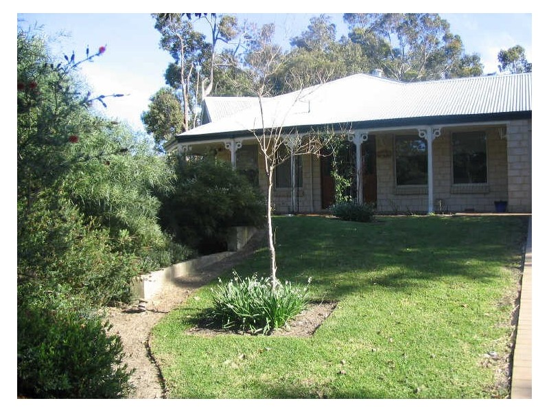 6 Shasta Road, Lesmurdie WA 6076