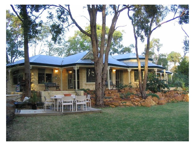 6 Shasta Road, Lesmurdie WA 6076