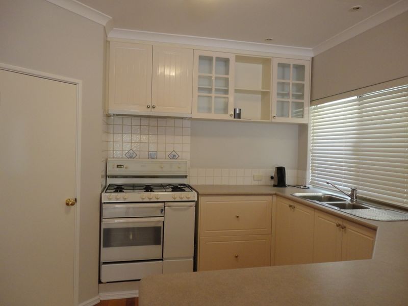 6 Shasta Road, Lesmurdie WA 6076